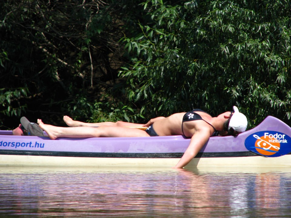 Egyetemisták vízitúrája a Tiszán és az Öreg-Túron