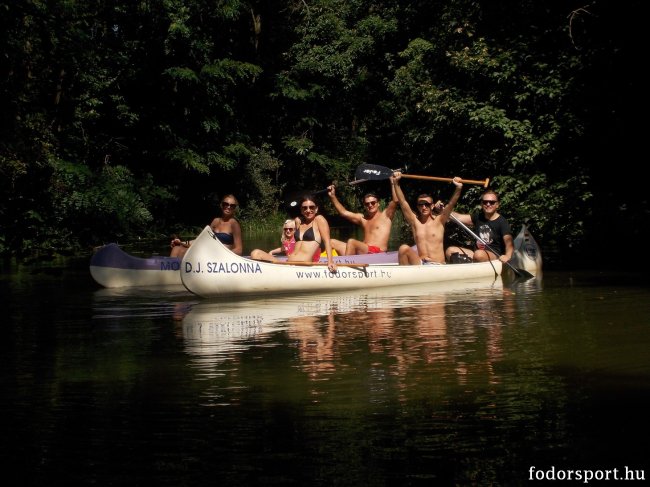 Egyetemisták vízitúrája a Tiszán és az Öreg-Túron